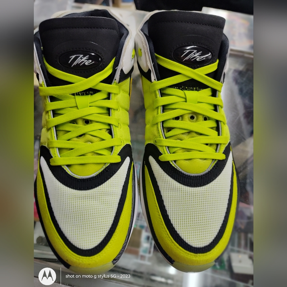 Nike Air Zoom G.T. Hustle 2 Men's Size 10.5 Yellow Athletic Gym Basketball Shoes
